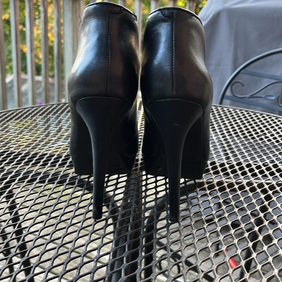 Jessica Simpson size 8 boot shoe, platform front ,stiletto heel , black leather - Picture 4 of 5